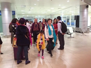 中国游客乘坐包机赴越南芽庄市旅游