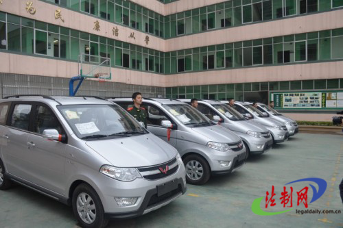 广西东兴边防大队获市委市政府赠送5台警务用车