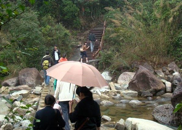 东兴市马路镇石门谷旅游景区