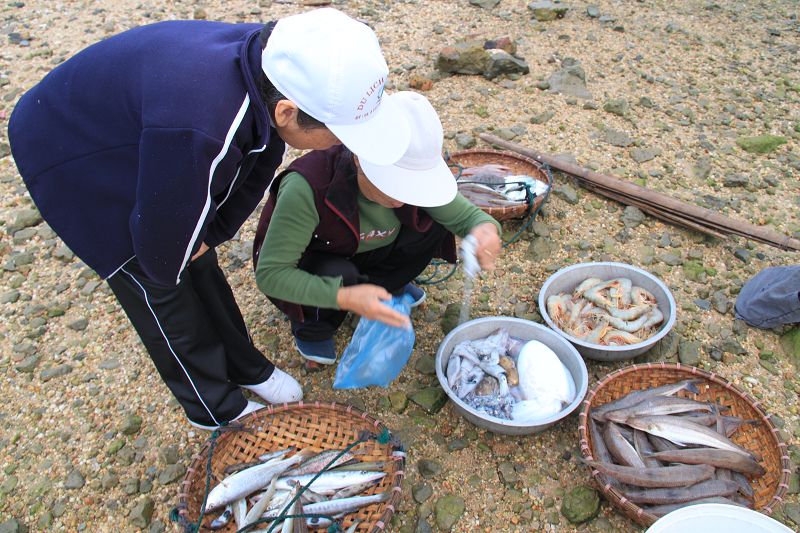 当地居民鲜鱼
