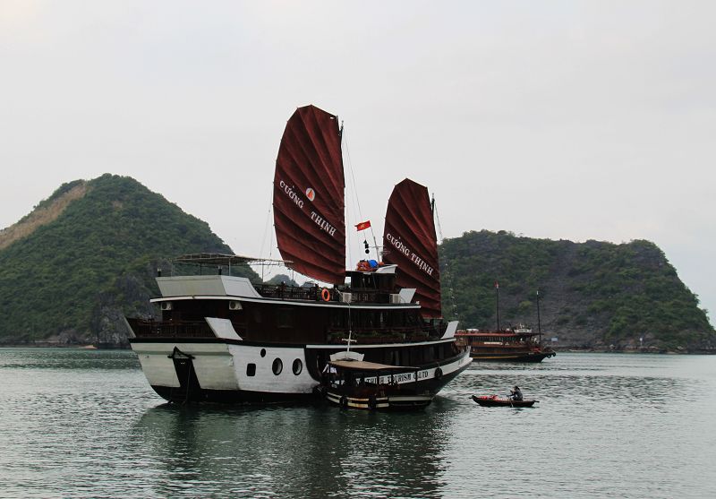 越南下龙湾漂亮的帆船