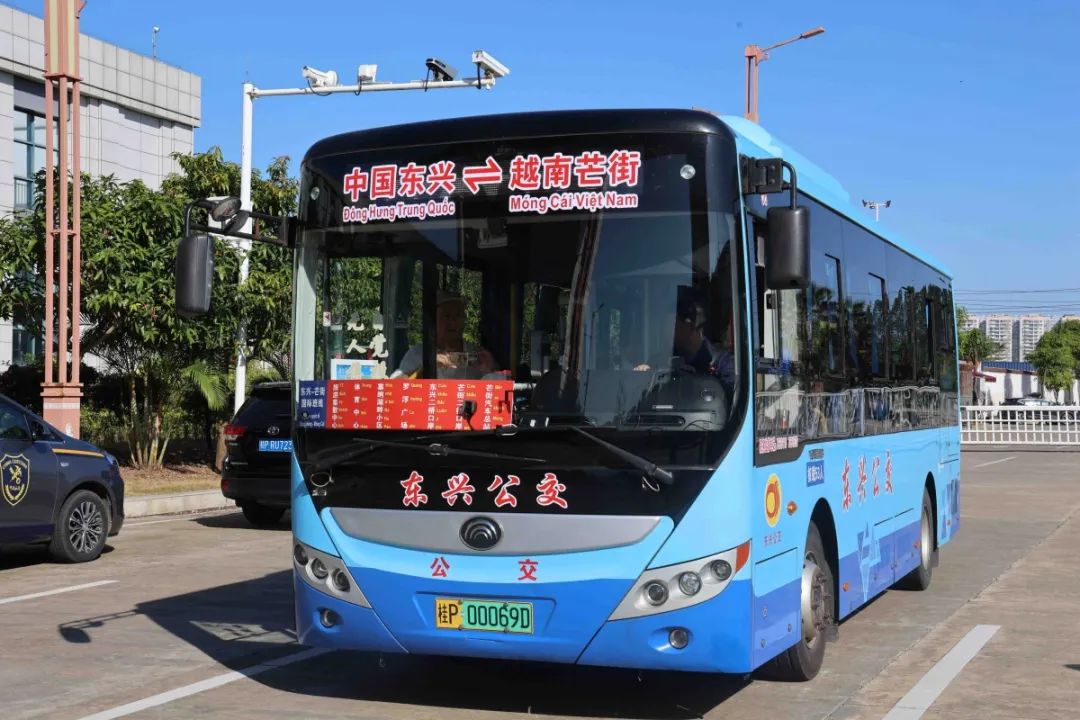 广西东兴越南芒街，票价10元！一起搭公交车解锁“跨国游”