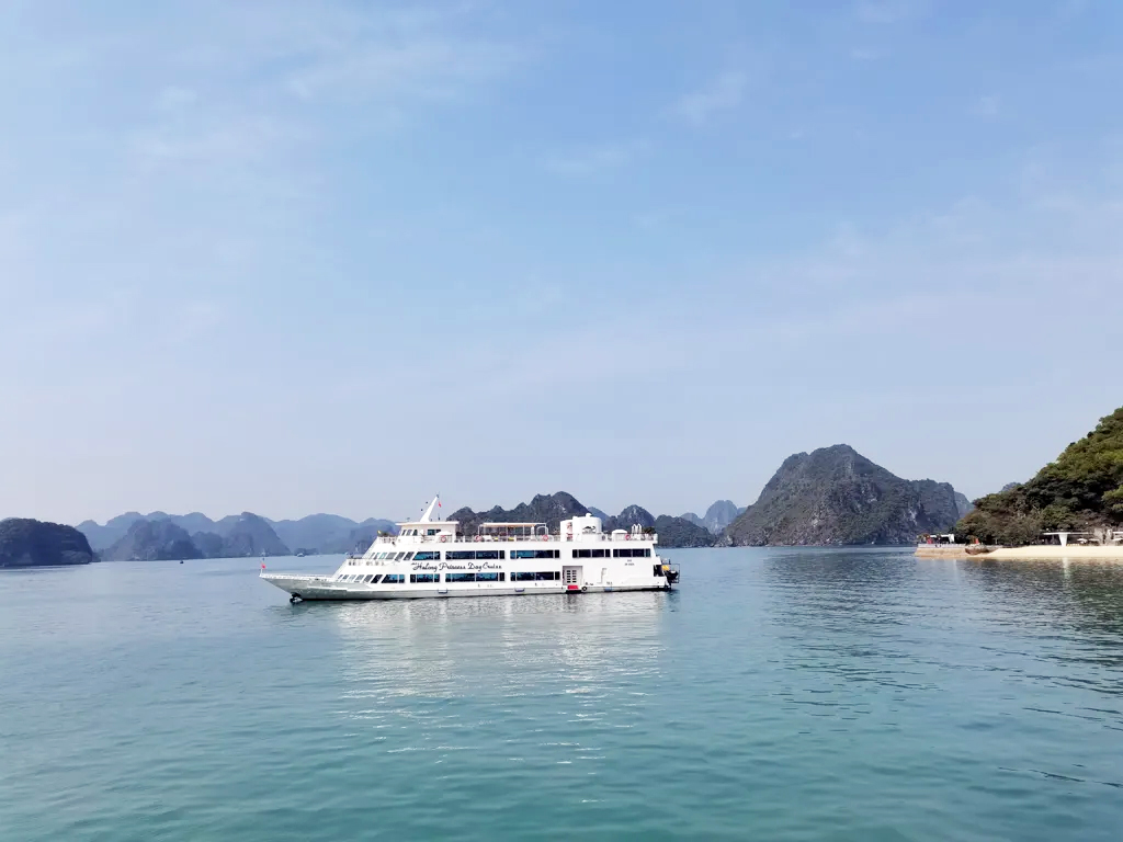 越南下龙湾三天自由行：游轮驶过海上桂林，轻奢时光里的碧海岩诗