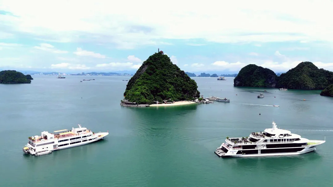 越南下龙湾三天自由行：游轮驶过海上桂林，轻奢时光里的碧海岩诗
