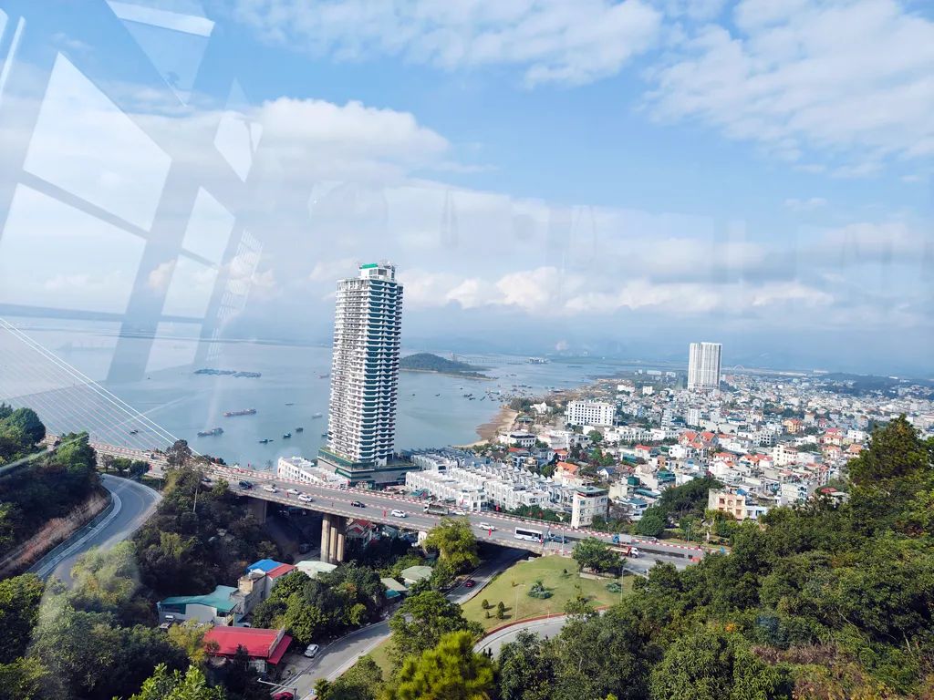 越南下龙湾天堂岛游记：穿梭喀斯特奇观，拾贝云端海岛梦