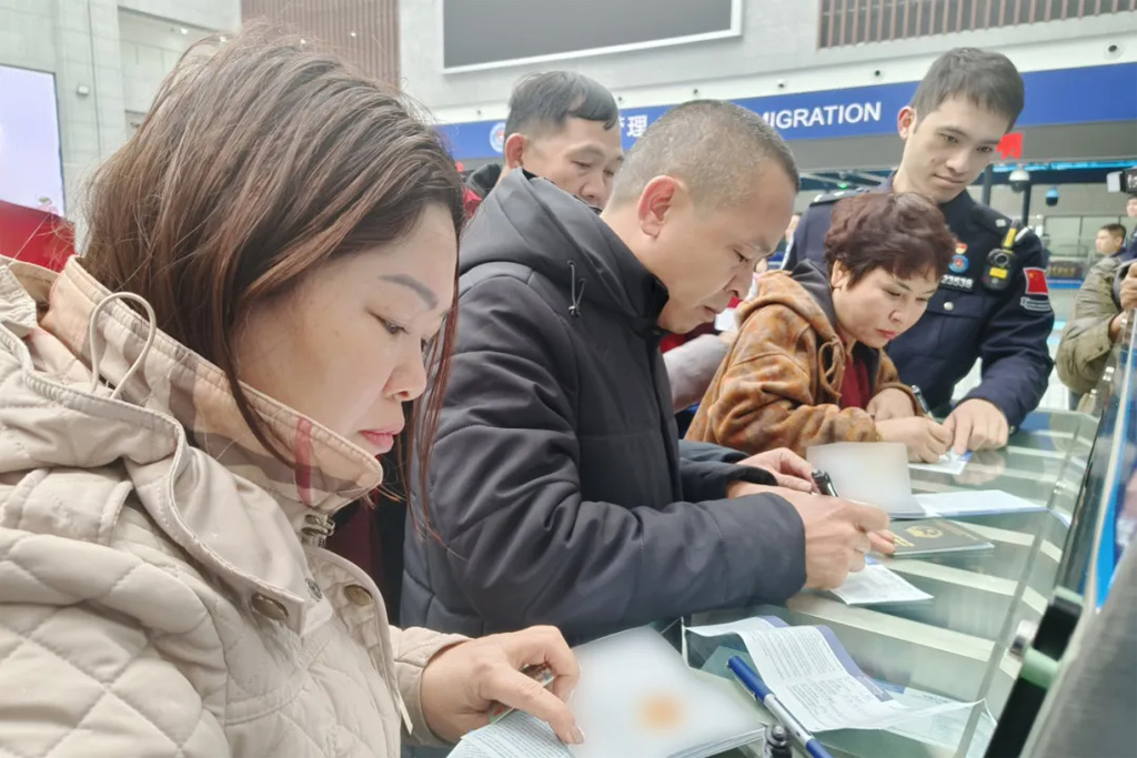 中国峒中-越南横模口岸正式开通旅检业务