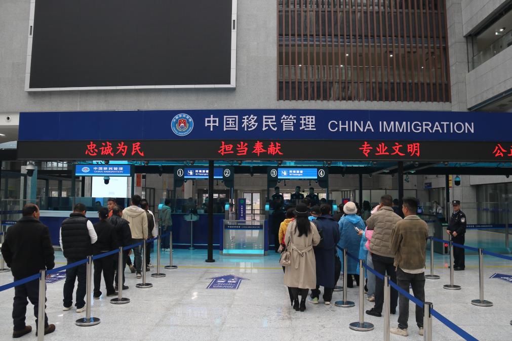 中国峒中—越南横模口岸旅检通道正式启用