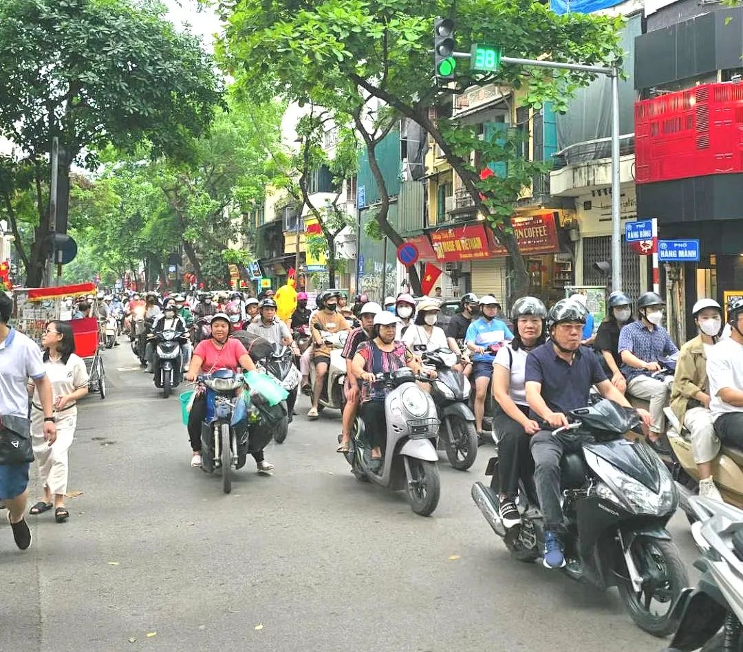 越南旅行怕踩坑？这几个实用软件人手必备，轻松搞定语言、交通和美食！