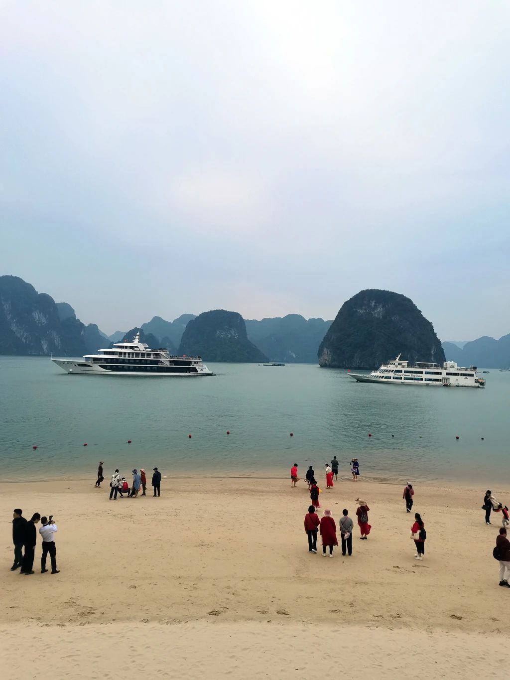 越南下龙湾天堂岛又称迪独岛、季托夫岛：解锁下龙湾的宝藏景点，深度体验世界遗产喀斯特地貌海湾地区绝美景色