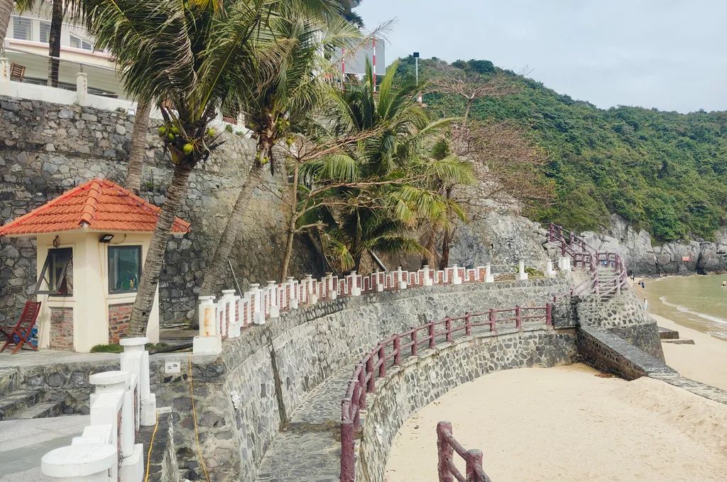 越南吉婆岛探秘之旅：从喀斯特地貌山林到碧蓝海湾的沉浸体验，解锁越南秘境海岛风光
