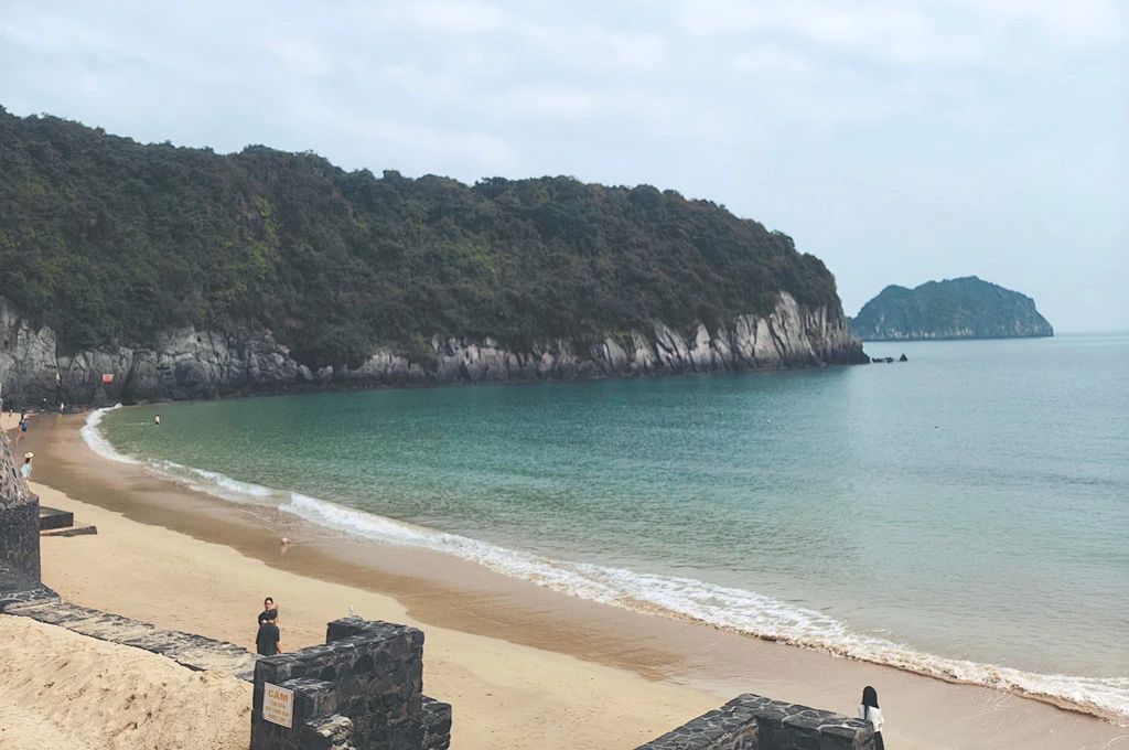 越南吉婆岛探秘之旅：从喀斯特地貌山林到碧蓝海湾的沉浸体验，解锁越南秘境海岛风光
