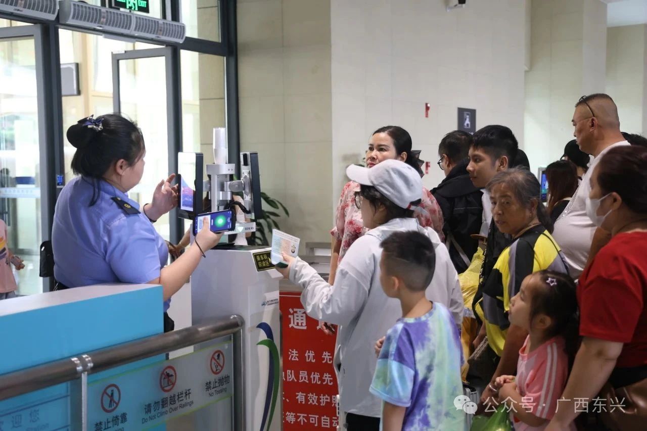 火车学生票新政来啦！东兴市站加开列车提升运力和服务